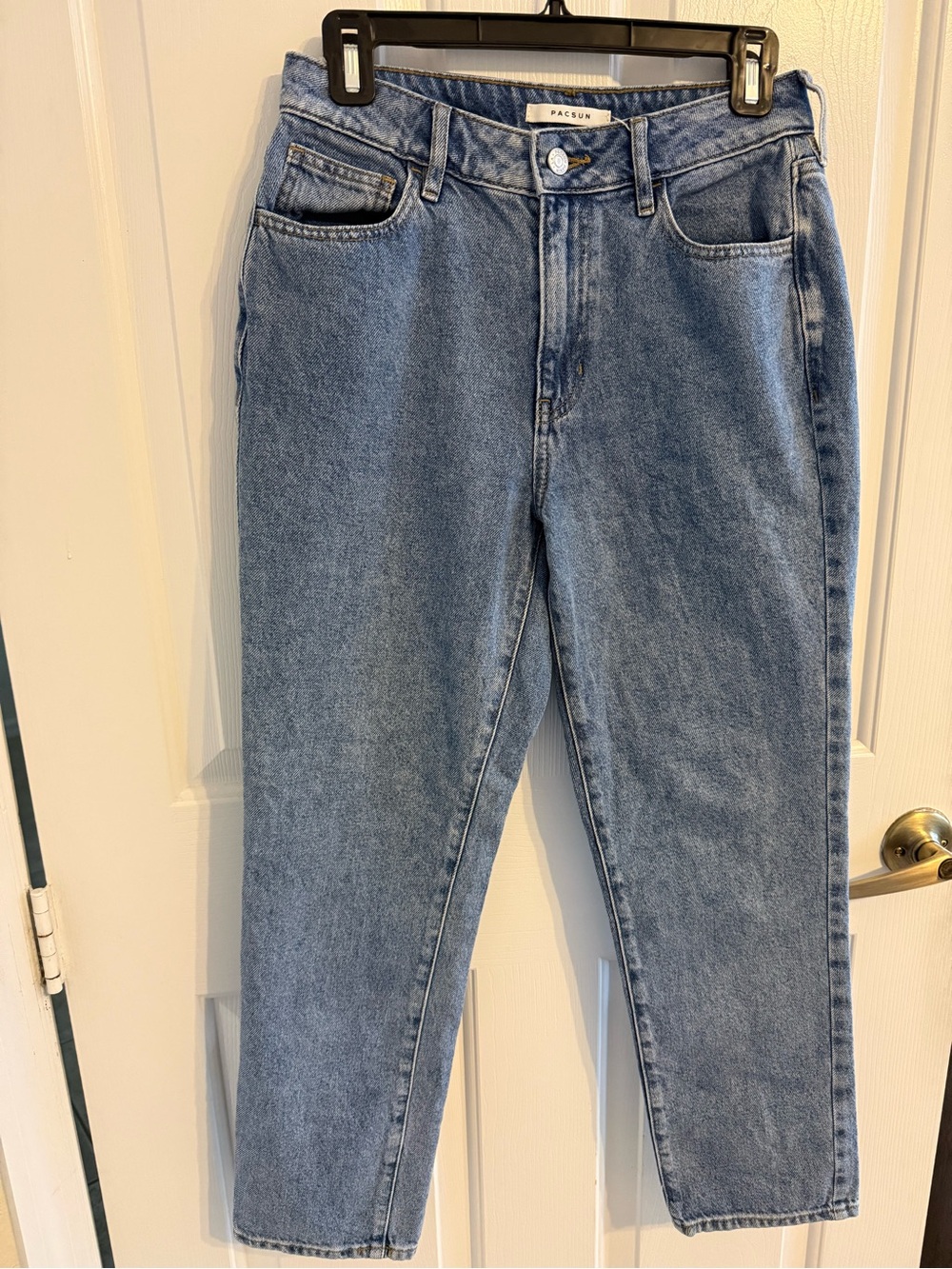 PacSun Women's High-Rise Straight Jeans in Light Wash Blue